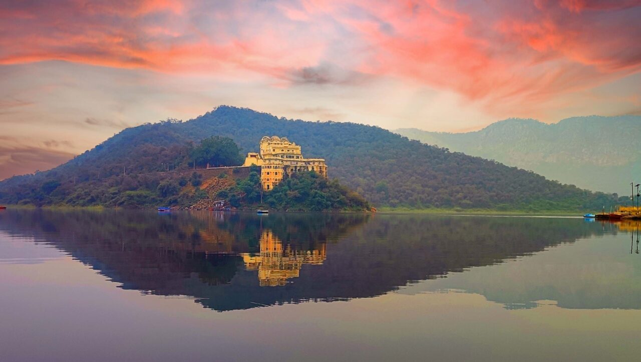 Siliserh Lake