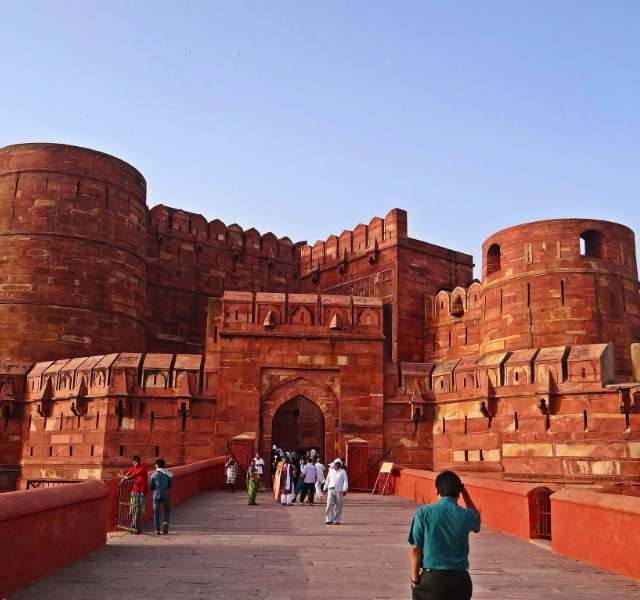 agra fort with people
